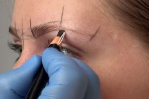 microblading eyebrows